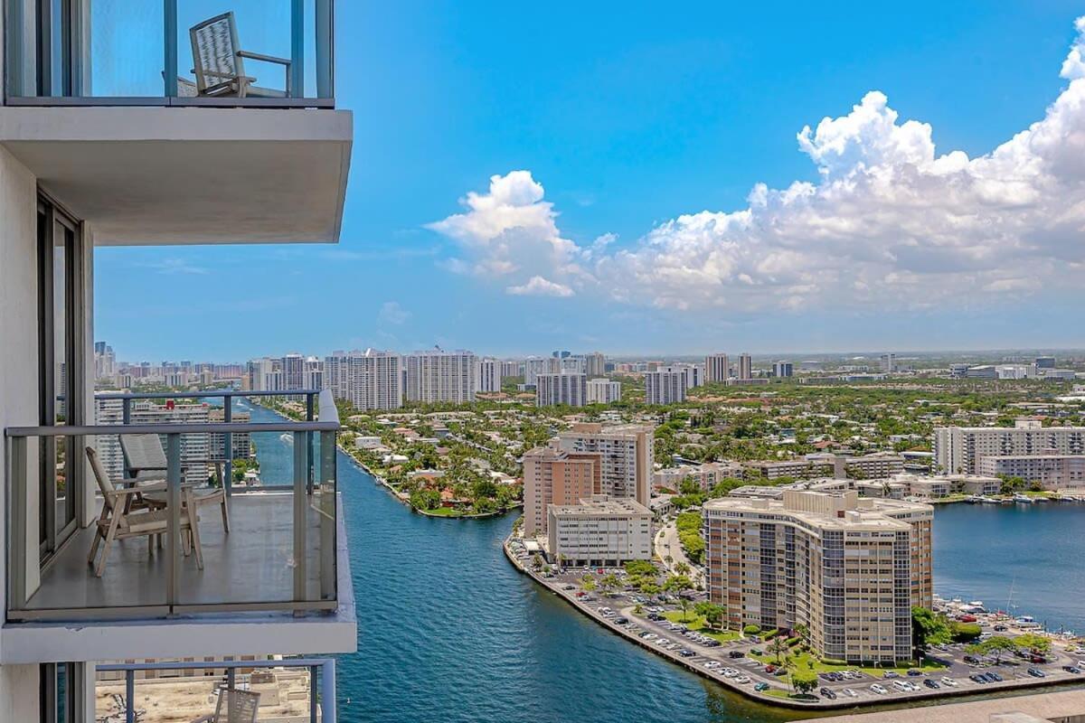 Luxury With Stunning View, Balcony, Amazing Pools Daire Hollywood Dış mekan fotoğraf